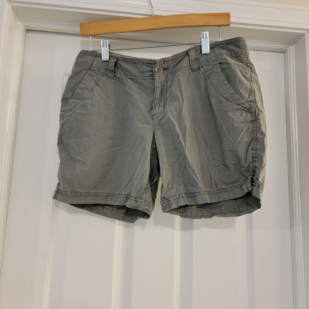 Columbia Obsidian Ridge Shorts sage size 8